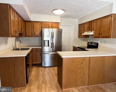 406 Williamsburg Court - Photo Thumbnail 5