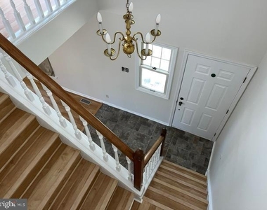 406 Williamsburg Court - Photo Thumbnail 11