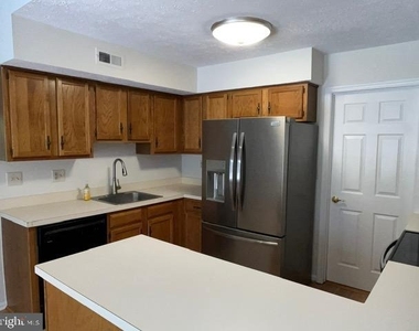 406 Williamsburg Court - Photo Thumbnail 6