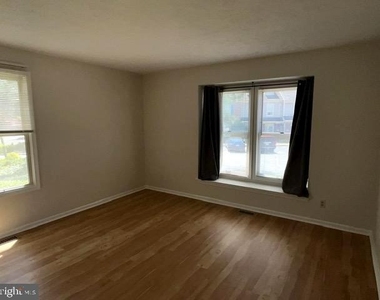 406 Williamsburg Court - Photo Thumbnail 10