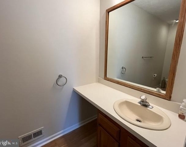 406 Williamsburg Court - Photo Thumbnail 16