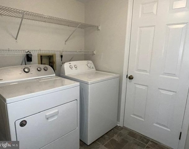 406 Williamsburg Court - Photo Thumbnail 8