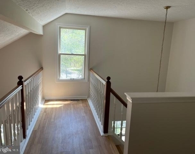 406 Williamsburg Court - Photo Thumbnail 13