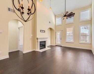 2210 Onion Creek Pkwy - Photo Thumbnail 4