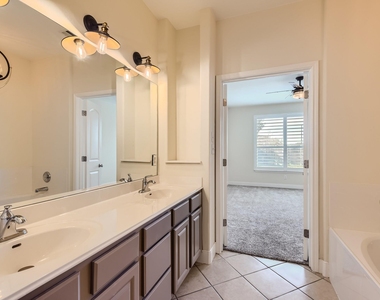 2210 Onion Creek Pkwy - Photo Thumbnail 14