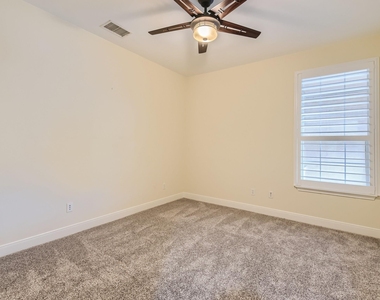 2210 Onion Creek Pkwy - Photo Thumbnail 15