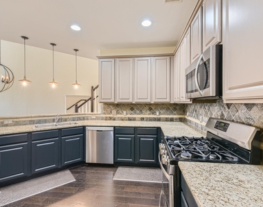 2210 Onion Creek Pkwy - Photo Thumbnail 9