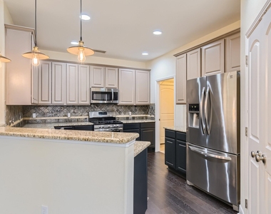 2210 Onion Creek Pkwy - Photo Thumbnail 7