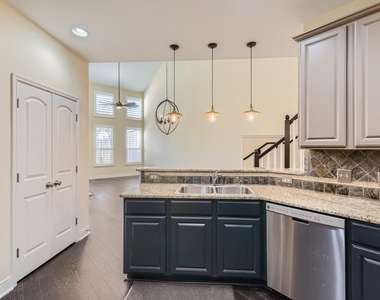 2210 Onion Creek Pkwy - Photo Thumbnail 10