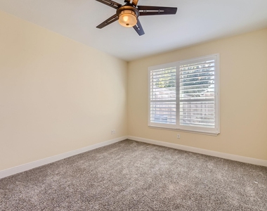 2210 Onion Creek Pkwy - Photo Thumbnail 11
