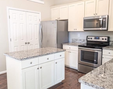 21530 Warwick Court - Photo Thumbnail 8