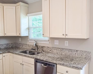 21530 Warwick Court - Photo Thumbnail 6
