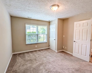 21530 Warwick Court - Photo Thumbnail 42