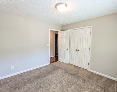 21530 Warwick Court - Photo Thumbnail 27