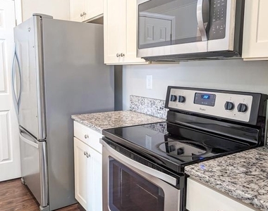 21530 Warwick Court - Photo Thumbnail 7