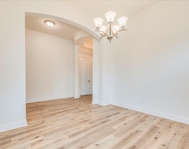5309 Anaheim Ave - Photo Thumbnail 4