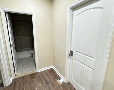 2511 Sir Michael Place - Photo Thumbnail 2