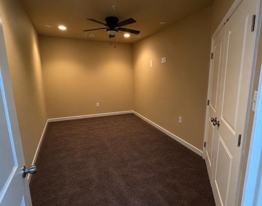 2511 Sir Michael Place - Photo Thumbnail 11