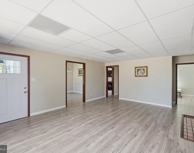 3704 42nd Avenue - Photo Thumbnail 6