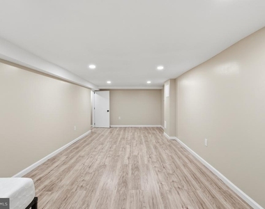 3704 42nd Avenue - Photo Thumbnail 30