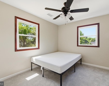3704 42nd Avenue - Photo Thumbnail 18