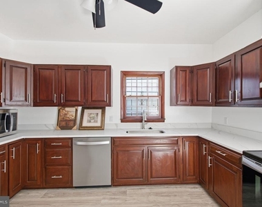 3704 42nd Avenue - Photo Thumbnail 10