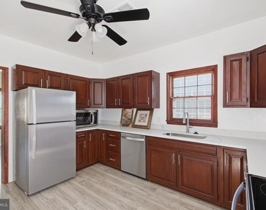 3704 42nd Avenue - Photo Thumbnail 11