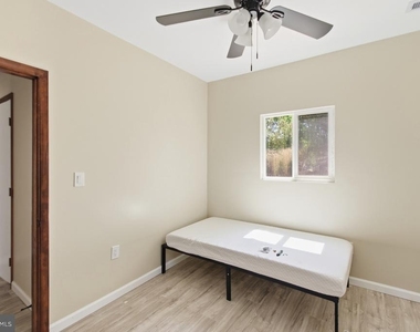 3704 42nd Avenue - Photo Thumbnail 14