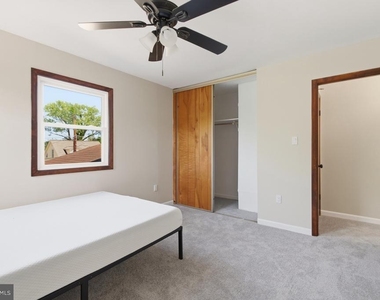 3704 42nd Avenue - Photo Thumbnail 27