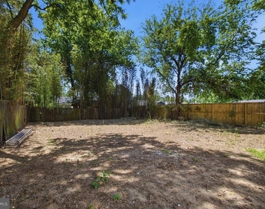 3704 42nd Avenue - Photo Thumbnail 33