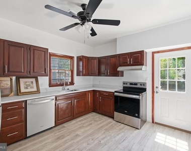 3704 42nd Avenue - Photo Thumbnail 9