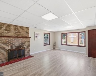 3704 42nd Avenue - Photo Thumbnail 3