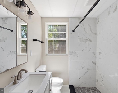 3704 42nd Avenue - Photo Thumbnail 16