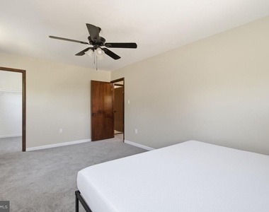 3704 42nd Avenue - Photo Thumbnail 24