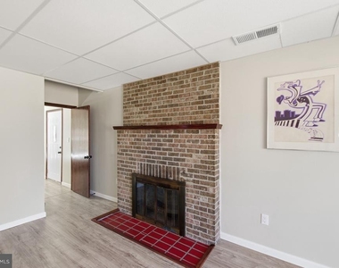 3704 42nd Avenue - Photo Thumbnail 5