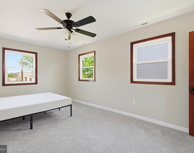3704 42nd Avenue - Photo Thumbnail 22