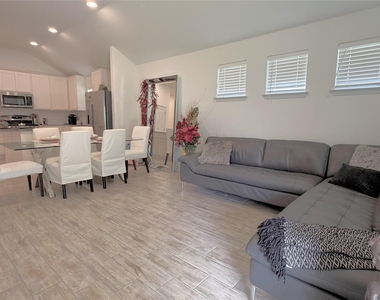 13701 Ronald Reagan Blvd - Photo Thumbnail 8
