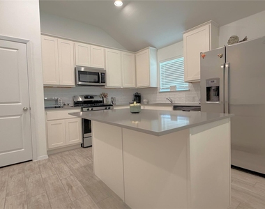 13701 Ronald Reagan Blvd - Photo Thumbnail 5