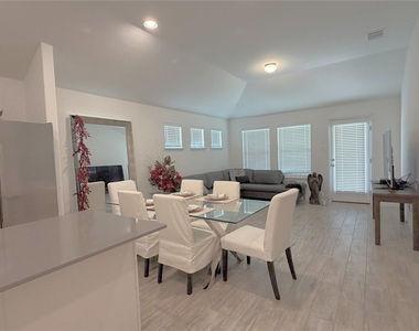 13701 Ronald Reagan Blvd - Photo Thumbnail 4
