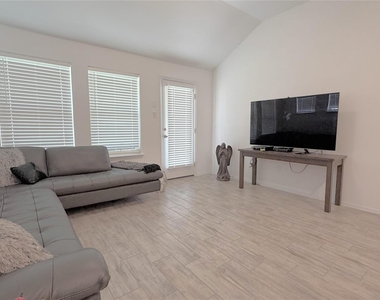 13701 Ronald Reagan Blvd - Photo Thumbnail 7