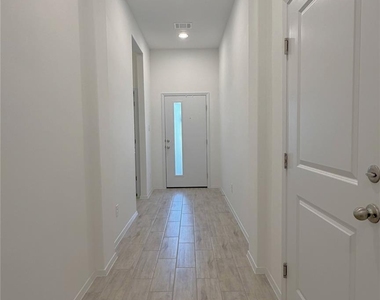 13701 Ronald Reagan Blvd - Photo Thumbnail 3