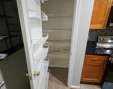 9811 Lake Pointe Court - Photo Thumbnail 3