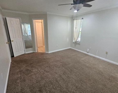9811 Lake Pointe Court - Photo Thumbnail 19