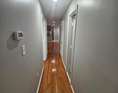 9811 Lake Pointe Court - Photo Thumbnail 17