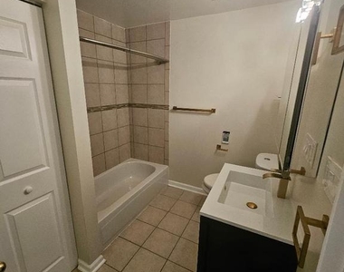 9811 Lake Pointe Court - Photo Thumbnail 28