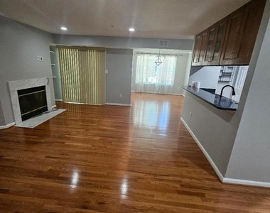 9811 Lake Pointe Court - Photo Thumbnail 8