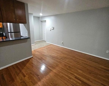 9811 Lake Pointe Court - Photo Thumbnail 14