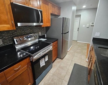 9811 Lake Pointe Court - Photo Thumbnail 10