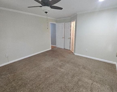 9811 Lake Pointe Court - Photo Thumbnail 22