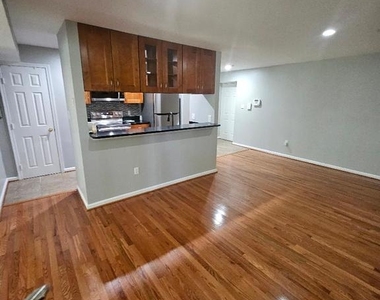 9811 Lake Pointe Court - Photo Thumbnail 7